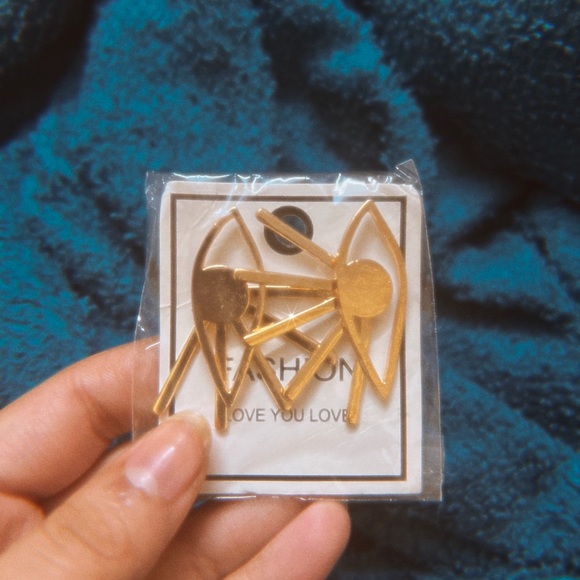 (see the video)  DETACHABLE EVIL EYE EARRING! 🧿🧿🧿 - Picture 3 of 3